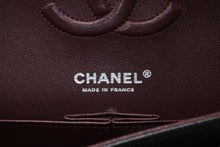Load image into Gallery viewer, 新品未使用 CHANEL シャネル マトラッセ25 Wフラップ Wチェーンショルダーバッグ 30番台 ココマーク キャビアスキン シルバー金具 中古 4b012926