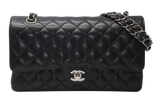 Load image into Gallery viewer, 新品未使用 CHANEL シャネル マトラッセ25 Wフラップ Wチェーンショルダーバッグ 30番台 ココマーク キャビアスキン シルバー金具 中古 4b012926