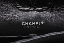 Load image into Gallery viewer, 極美品 CHANEL シャネル マトラッセ25 Wフラップ Wチェーンショルダーバッグ 13番台 ココマーク キャビアスキン ブラック 中古 4b012957