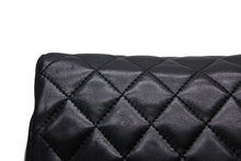 Load image into Gallery viewer, CHANEL シャネル マトラッセ23 ハーフムーン Sチェーンショルダーバッグ A01275 1番台 ココマーク ラムスキン ブラック 美品 中古 4b012958