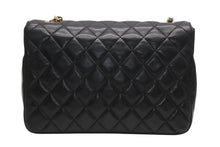Load image into Gallery viewer, CHANEL シャネル マトラッセ23 ハーフムーン Sチェーンショルダーバッグ A01275 1番台 ココマーク ラムスキン ブラック 美品 中古 4b012958
