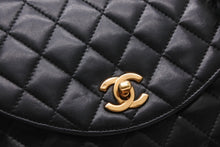 Load image into Gallery viewer, CHANEL シャネル マトラッセ23 ハーフムーン Sチェーンショルダーバッグ A01275 1番台 ココマーク ラムスキン ブラック 美品 中古 4b012958
