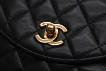 Load image into Gallery viewer, CHANEL シャネル マトラッセ23 ハーフムーン Sチェーンショルダーバッグ A01275 1番台 ココマーク ラムスキン ブラック 美品 中古 4b012958