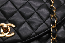 Load image into Gallery viewer, CHANEL シャネル マトラッセ23 ハーフムーン Sチェーンショルダーバッグ A01275 1番台 ココマーク ラムスキン ブラック 美品 中古 4b012958