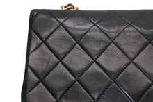 Load image into Gallery viewer, CHANEL シャネル マトラッセ23 ハーフムーン Sチェーンショルダーバッグ A01275 1番台 ココマーク ラムスキン ブラック 美品 中古 4b012958