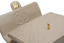 Load image into Gallery viewer, 極美品 CHANEL シャネル ミニマトラッセ20 Sフラップ Sチェーンショルダーバッグ 1番台 ココマーク ラムスキン ベージュ 中古 4b012959