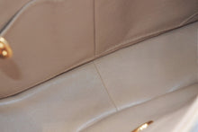 Load image into Gallery viewer, 極美品 CHANEL シャネル ミニマトラッセ20 Sフラップ Sチェーンショルダーバッグ 1番台 ココマーク ラムスキン ベージュ 中古 4b012959