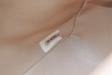 Load image into Gallery viewer, 極美品 CHANEL シャネル ミニマトラッセ20 Sフラップ Sチェーンショルダーバッグ 1番台 ココマーク ラムスキン ベージュ 中古 4b012959