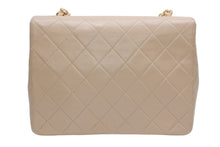 Load image into Gallery viewer, 極美品 CHANEL シャネル ミニマトラッセ20 Sフラップ Sチェーンショルダーバッグ 1番台 ココマーク ラムスキン ベージュ 中古 4b012959