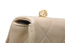 Load image into Gallery viewer, 極美品 CHANEL シャネル ミニマトラッセ20 Sフラップ Sチェーンショルダーバッグ 1番台 ココマーク ラムスキン ベージュ 中古 4b012959