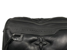 Load image into Gallery viewer, 極美品 LOUIS VUITTON ルイヴィトン キーポル スリーポール バンドリエール60 ヴァージル アブロー ロゴ M55692 レザー ブラック 中古 4b012999