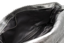Load image into Gallery viewer, 新品同様 CHANEL シャネル チェーンワンショルダーバッグ 12番台 ココマーク パンチングレザー カーフスキン シルバー 中古 4b013007