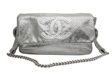 Load image into Gallery viewer, 新品同様 CHANEL シャネル チェーンワンショルダーバッグ 12番台 ココマーク パンチングレザー カーフスキン シルバー 中古 4b013007