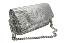 Load image into Gallery viewer, 新品同様 CHANEL シャネル チェーンワンショルダーバッグ 12番台 ココマーク パンチングレザー カーフスキン シルバー 中古 4b013007