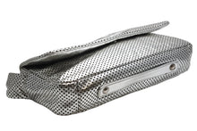 Load image into Gallery viewer, 新品同様 CHANEL シャネル チェーンワンショルダーバッグ 12番台 ココマーク パンチングレザー カーフスキン シルバー 中古 4b013007