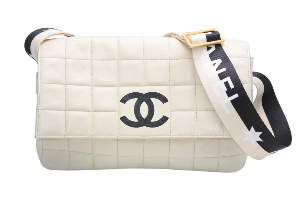 極美品 CHANEL シャネル チョコバー ショルダーバッグ 6番台 ココマーク ラムスキン キルティング アイボリー ゴールド金具 中古 4b013008