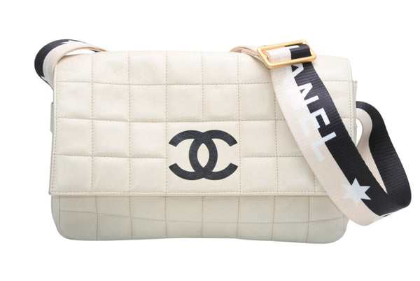 極美品 CHANEL シャネル チョコバー ショルダーバッグ 6番台 ココマーク ラムスキン キルティング アイボリー ゴールド金具 中古 4b013008