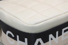 Load image into Gallery viewer, 極美品 CHANEL シャネル チョコバー ショルダーバッグ 6番台 ココマーク ラムスキン キルティング アイボリー ゴールド金具 中古 4b013008