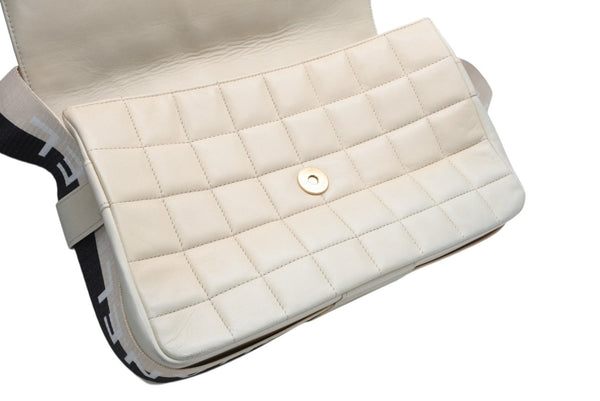 極美品 CHANEL シャネル チョコバー ショルダーバッグ 6番台 ココマーク ラムスキン キルティング アイボリー ゴールド金具 中古 4b013008