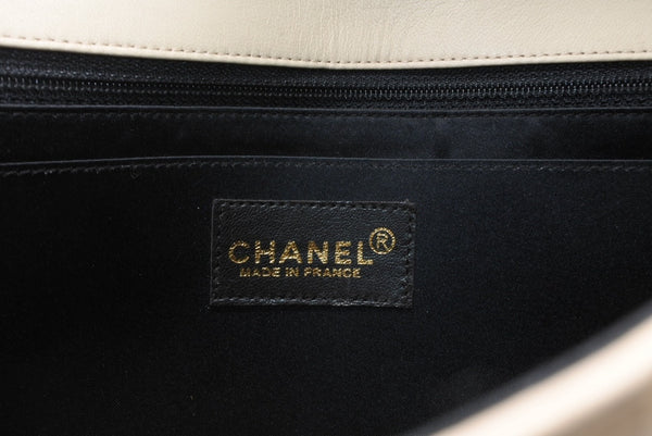 極美品 CHANEL シャネル チョコバー ショルダーバッグ 6番台 ココマーク ラムスキン キルティング アイボリー ゴールド金具 中古 4b013008