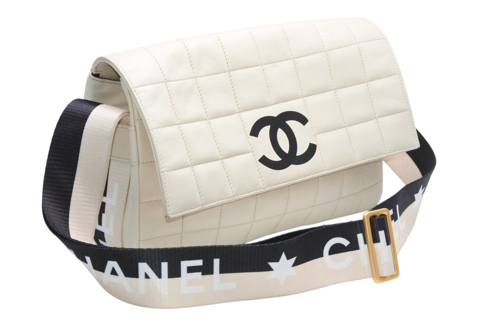 極美品 CHANEL シャネル チョコバー ショルダーバッグ 6番台 ココマーク ラムスキン キルティング アイボリー ゴールド金具 中古 4b013008