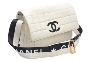 極美品 CHANEL シャネル チョコバー ショルダーバッグ 6番台 ココマーク ラムスキン キルティング アイボリー ゴールド金具 中古 4b013008