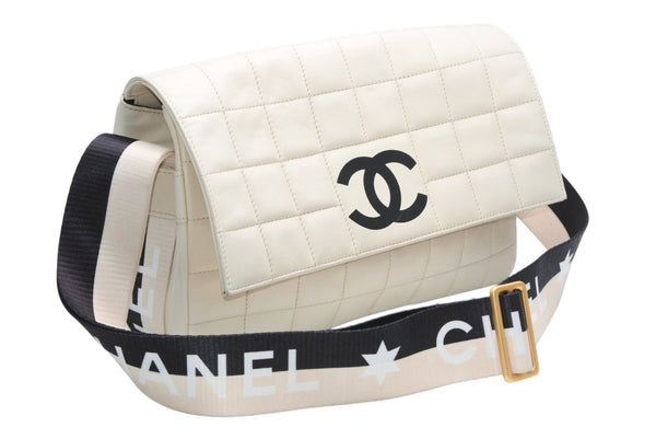 極美品 CHANEL シャネル チョコバー ショルダーバッグ 6番台 ココマーク ラムスキン キルティング アイボリー ゴールド金具 中古 4b013008