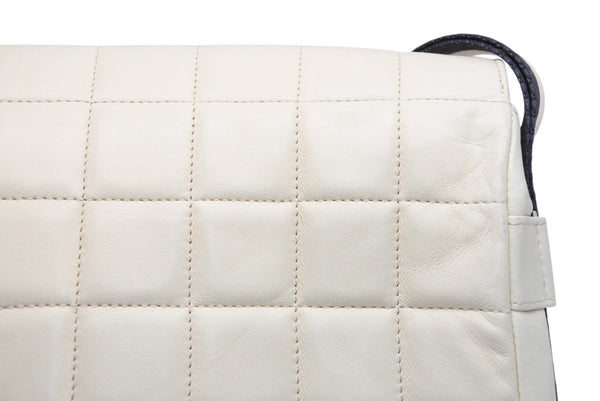 極美品 CHANEL シャネル チョコバー ショルダーバッグ 6番台 ココマーク ラムスキン キルティング アイボリー ゴールド金具 中古 4b013008