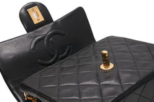 Load image into Gallery viewer, 極美品 CHANEL シャネル ミニマトラッセ17 Sフラップ Sチェーンショルダーバッグ 2番台 ココマーク ラムスキン ブラック 中古 4b013013