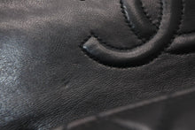 Load image into Gallery viewer, 極美品 CHANEL シャネル ミニマトラッセ17 Sフラップ Sチェーンショルダーバッグ 2番台 ココマーク ラムスキン ブラック 中古 4b013013