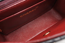 Load image into Gallery viewer, 極美品 CHANEL シャネル ミニマトラッセ17 Sフラップ Sチェーンショルダーバッグ 2番台 ココマーク ラムスキン ブラック 中古 4b013013
