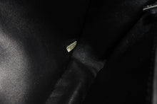 Load image into Gallery viewer, 新品同様 CHANEL シャネル Sフラップ Wチェーンショルダーバッグ 21番台 オリラグファー ラムスキン ココマーク ブラック 中古 4b013014