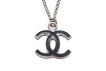 Load image into Gallery viewer, CHANEL シャネル ココマーク ネックレス 重量約6.2g 07V刻印 全長約42.5cm メタル シルバー ブラック 美品 中古 4b011944