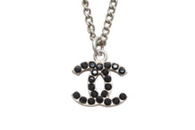 Load image into Gallery viewer, CHANEL シャネル ココマーク ネックレス 重量約5.3g 05P刻印 全長約43.5cm メタル ラインストーン シルバー ブラック 美品 中古 4b011975