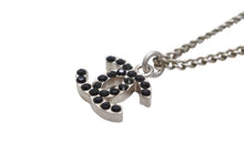 Load image into Gallery viewer, CHANEL シャネル ココマーク ネックレス 重量約5.3g 05P刻印 全長約43.5cm メタル ラインストーン シルバー ブラック 美品 中古 4b011975