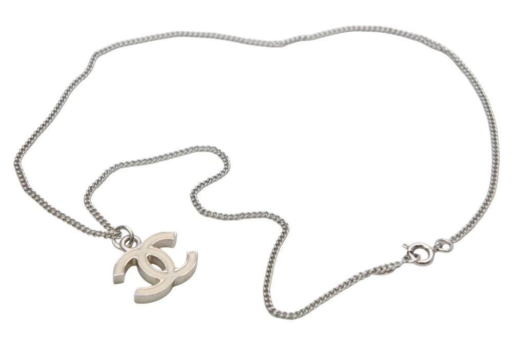 極美品 CHANEL シャネル ココマーク ネックレス 重量約5.8g 05V刻印 全長約43.5cm メタル シルバー アイボリー 中古 4b011967