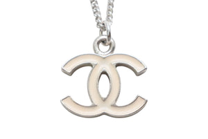 極美品 CHANEL シャネル ココマーク ネックレス 重量約5.8g 05V刻印 全長約43.5cm メタル シルバー アイボリー 中古 4b011967