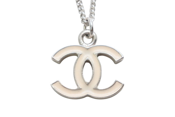 極美品 CHANEL シャネル ココマーク ネックレス 重量約5.8g 05V刻印 全長約43.5cm メタル シルバー アイボリー 中古 4b011967