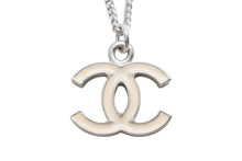 Load image into Gallery viewer, 極美品 CHANEL シャネル ココマーク ネックレス 重量約5.8g 05V刻印 全長約43.5cm メタル シルバー アイボリー 中古 4b011967