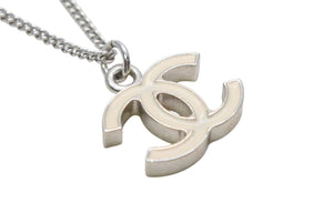 極美品 CHANEL シャネル ココマーク ネックレス 重量約5.8g 05V刻印 全長約43.5cm メタル シルバー アイボリー 中古 4b011967