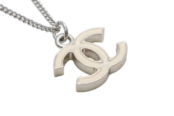 極美品 CHANEL シャネル ココマーク ネックレス 重量約5.8g 05V刻印 全長約43.5cm メタル シルバー アイボリー 中古 4b011967