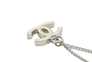 極美品 CHANEL シャネル ココマーク ネックレス 重量約5.8g 05V刻印 全長約43.5cm メタル シルバー アイボリー 中古 4b011967