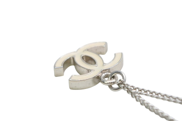 極美品 CHANEL シャネル ココマーク ネックレス 重量約5.8g 05V刻印 全長約43.5cm メタル シルバー アイボリー 中古 4b011967