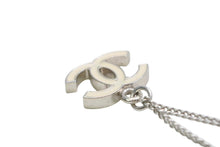 Load image into Gallery viewer, 極美品 CHANEL シャネル ココマーク ネックレス 重量約5.8g 05V刻印 全長約43.5cm メタル シルバー アイボリー 中古 4b011967