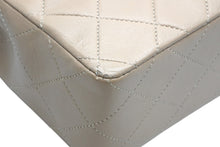 Load image into Gallery viewer, CHANEL シャネル ミニマトラッセ17 Sフラップ Sチェーンショルダーバッグ 0番台 ココマーク ラムスキン ベージュ 美品 中古 4b013017