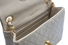 Load image into Gallery viewer, CHANEL シャネル ミニマトラッセ17 Sフラップ Sチェーンショルダーバッグ 0番台 ココマーク ラムスキン ベージュ 美品 中古 4b013017