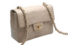 Load image into Gallery viewer, CHANEL シャネル ミニマトラッセ17 Sフラップ Sチェーンショルダーバッグ 0番台 ココマーク ラムスキン ベージュ 美品 中古 4b013017