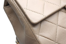 Load image into Gallery viewer, CHANEL シャネル ミニマトラッセ17 Sフラップ Sチェーンショルダーバッグ 0番台 ココマーク ラムスキン ベージュ 美品 中古 4b013017