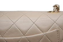Load image into Gallery viewer, CHANEL シャネル ミニマトラッセ17 Sフラップ Sチェーンショルダーバッグ 0番台 ココマーク ラムスキン ベージュ 美品 中古 4b013017