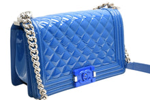 Load image into Gallery viewer, CHANEL シャネル ボーイシャネル チェーンショルダーバッグ A67086 20番台 パテントレザー ココマーク シルバー金具 美品 中古 4b013027